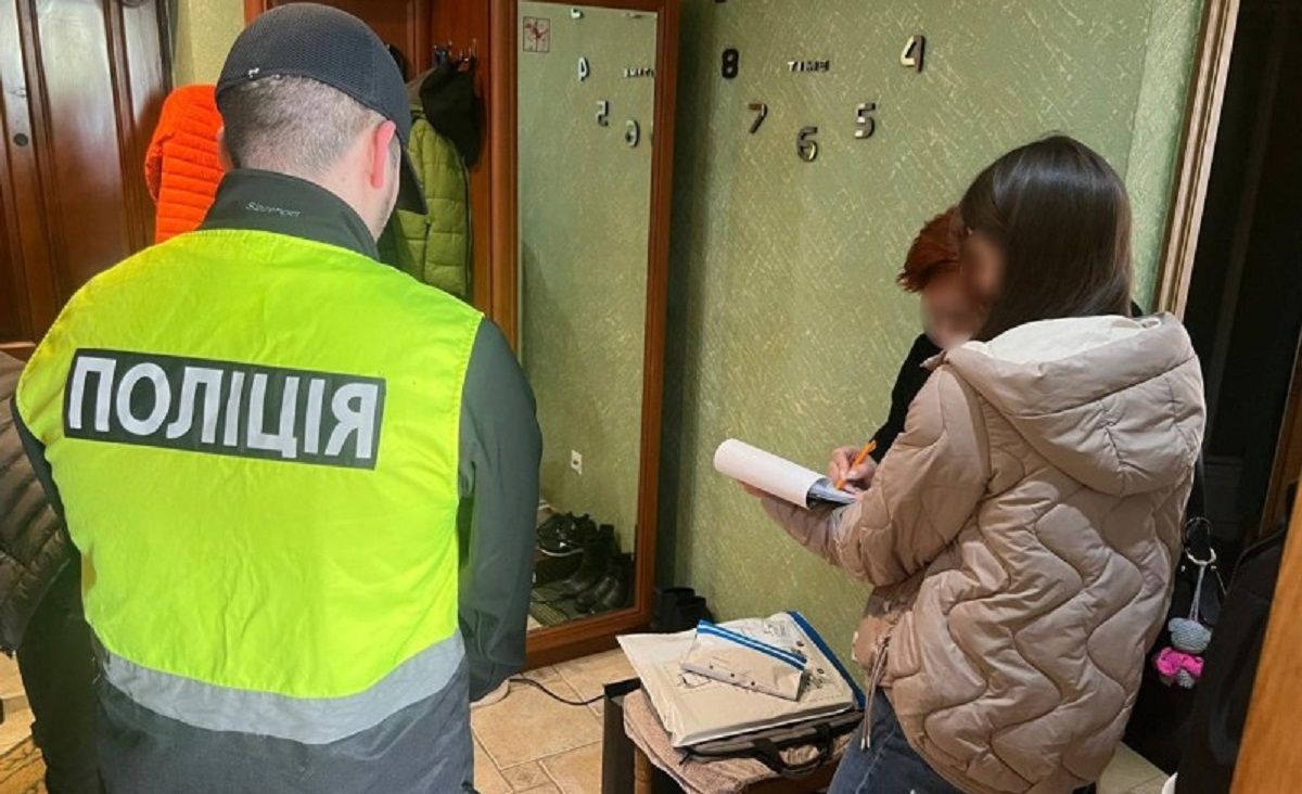 43-річна мешканка Львівщини вивезла за кордон двох своїх фіктивних чоловіків
