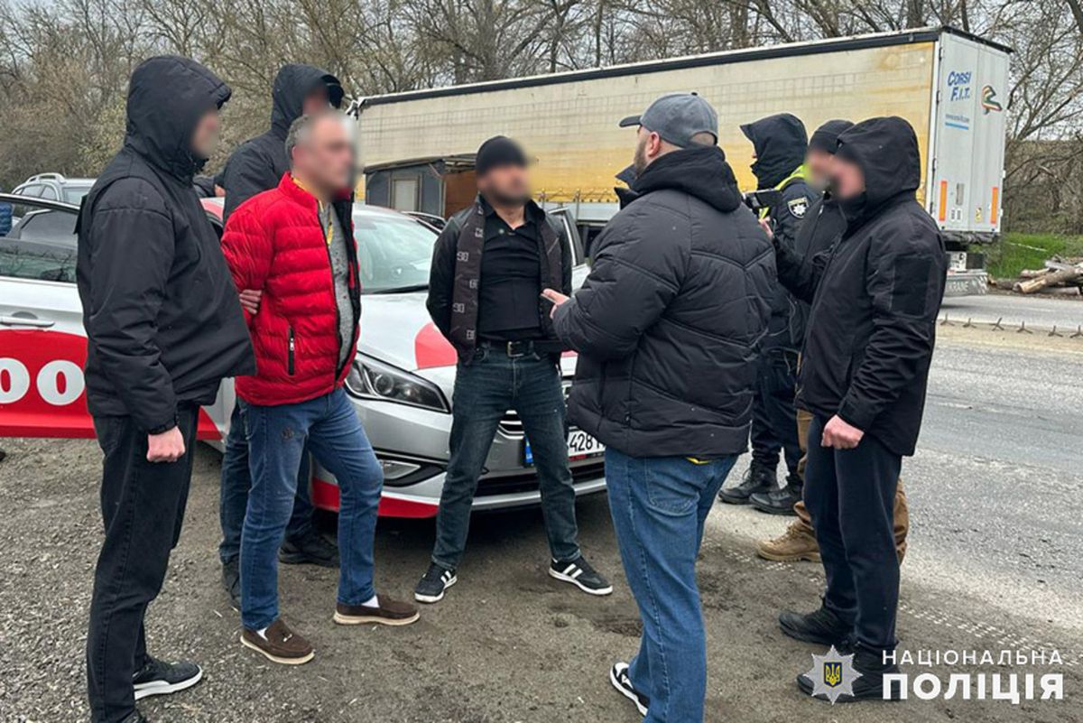 На Хмельниччині троє іноземців підстрелили підприємця та вкрали його автомобіль