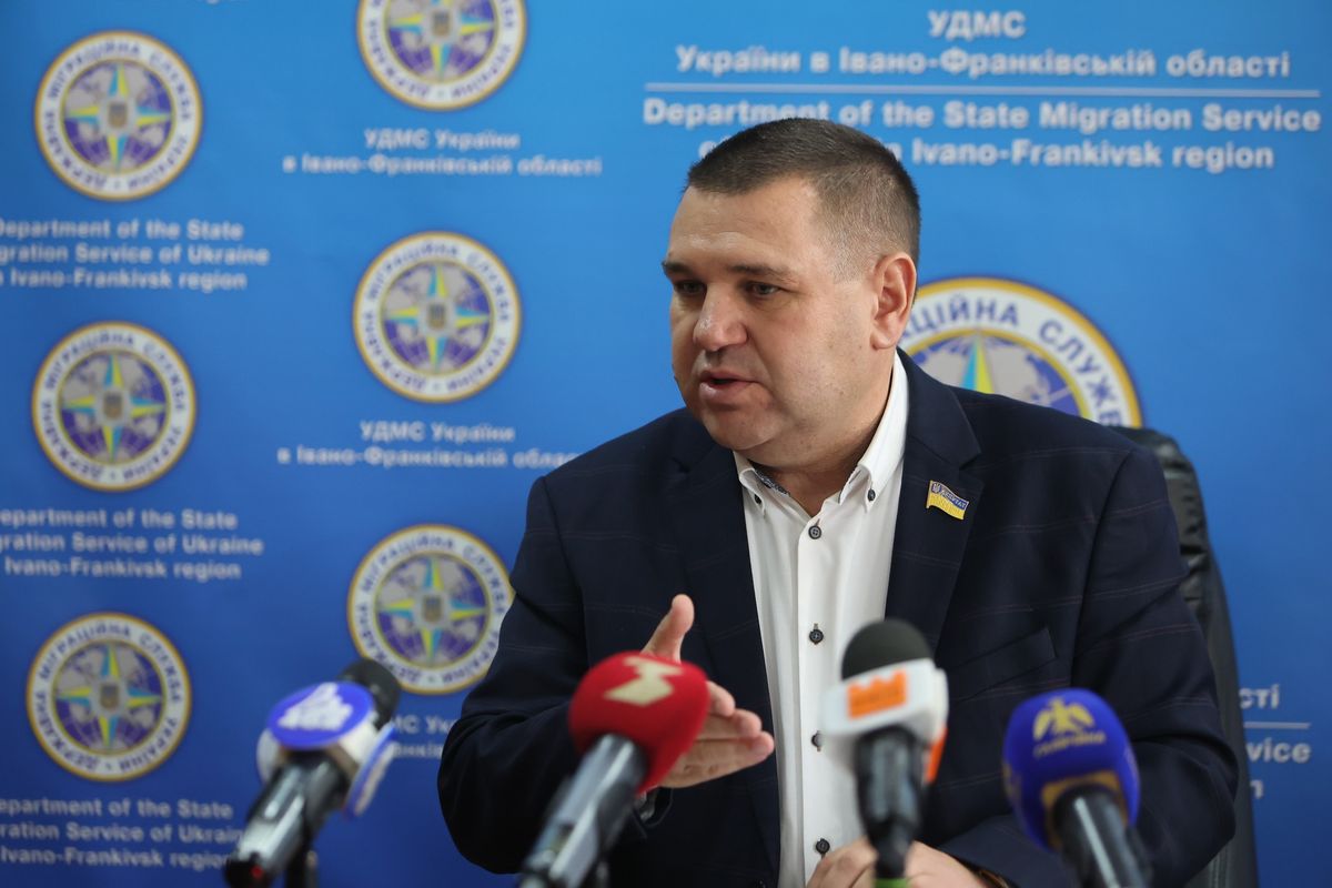 Начальник міграційної служби Прикарпаття задекларував новий електромобіль за 2 млн грн