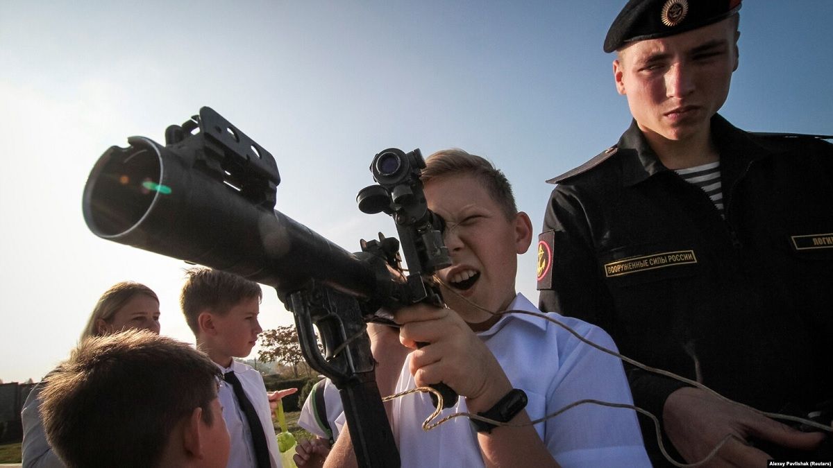 Росіяни в окупованому Криму провели курси підготовки дітей до мобілізації