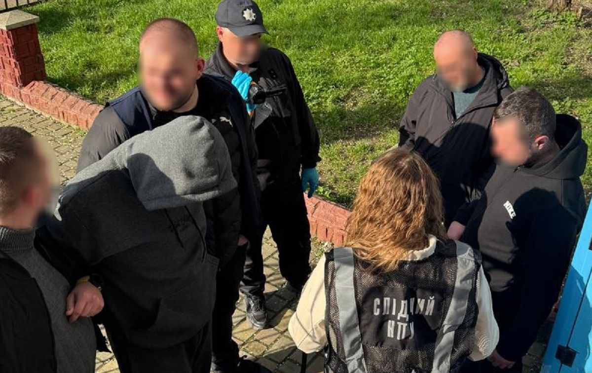 29-річного мешканця Стрия затримали під час одержання 13,5 тис. доларів від ухилянта