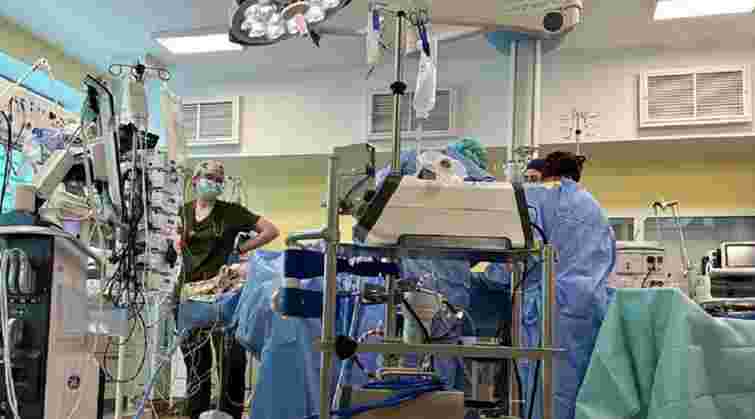 Лікарі Львова врятували дворічну дівчинку з важкими ускладненнями вірусної пневмонії