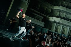 «Світ поїхав дахом»