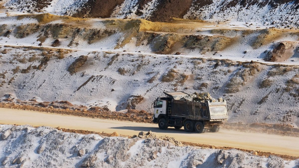 Уряд виділив понад 100 млн грн на консультації щодо угоди про копалини з США