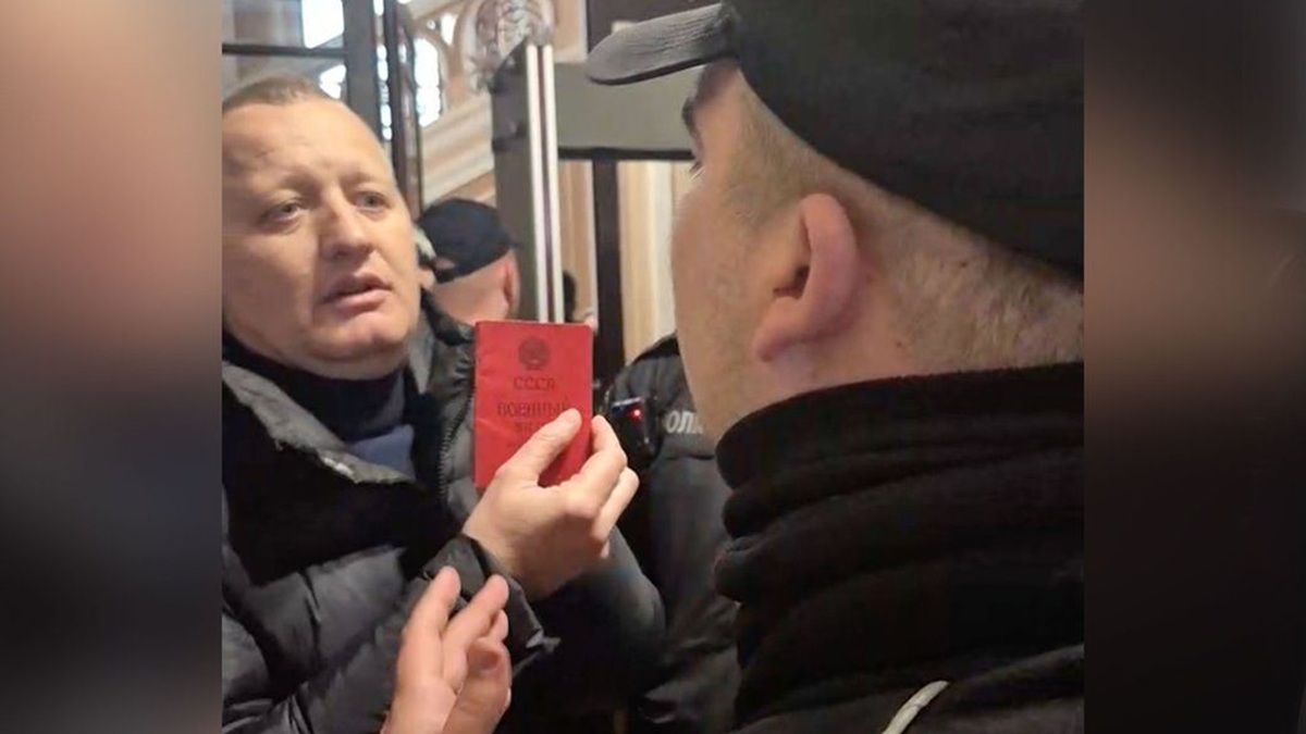 У Чернівцях волонтеру вручили повістку на сесії міськради через неуточнені в ТЦК дані