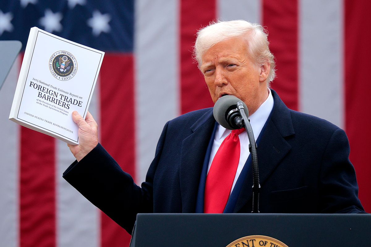 Трамп підвищив тарифи для Китаю до 125% та запровадив 90-денну паузу для низки країн