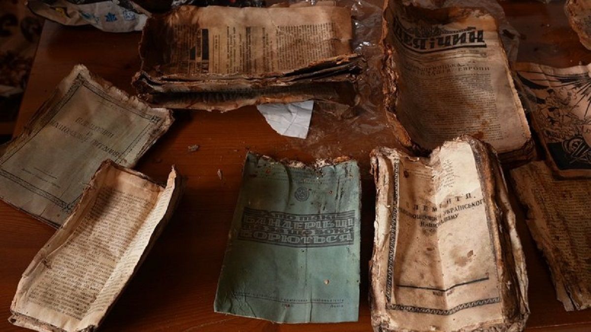 У лісі біля гірського села на Івано-Франківщині знайшли архів ОУН