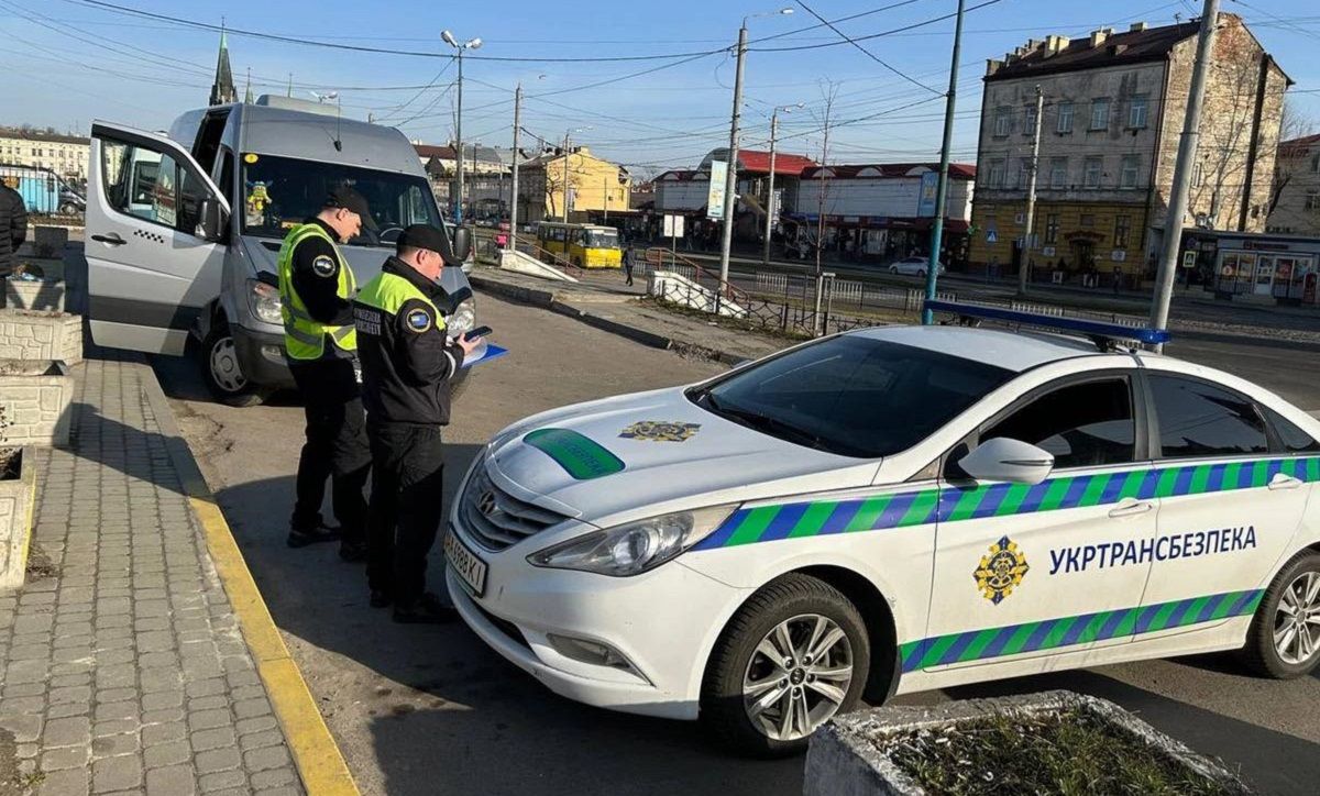 У Львові виявили нелегальних таксистів, які працювали під маркою відомих брендів