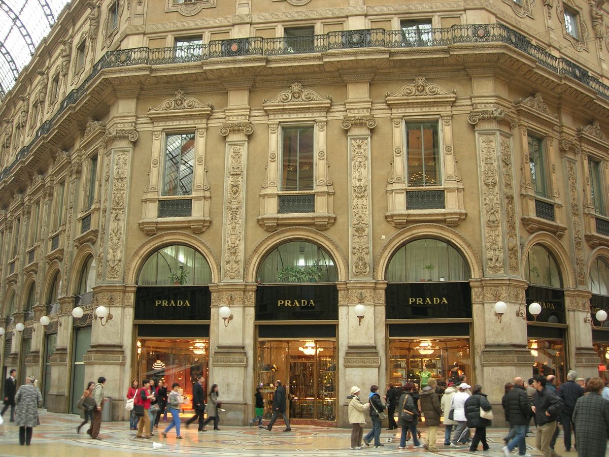 Італійський модний дім Prada купив бренд Versace за майже 1,4 млрд доларів
