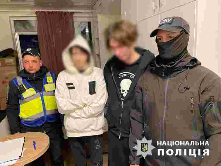 Поліція та СБУ встановили підлітків, що слухали російський гімн у Києві