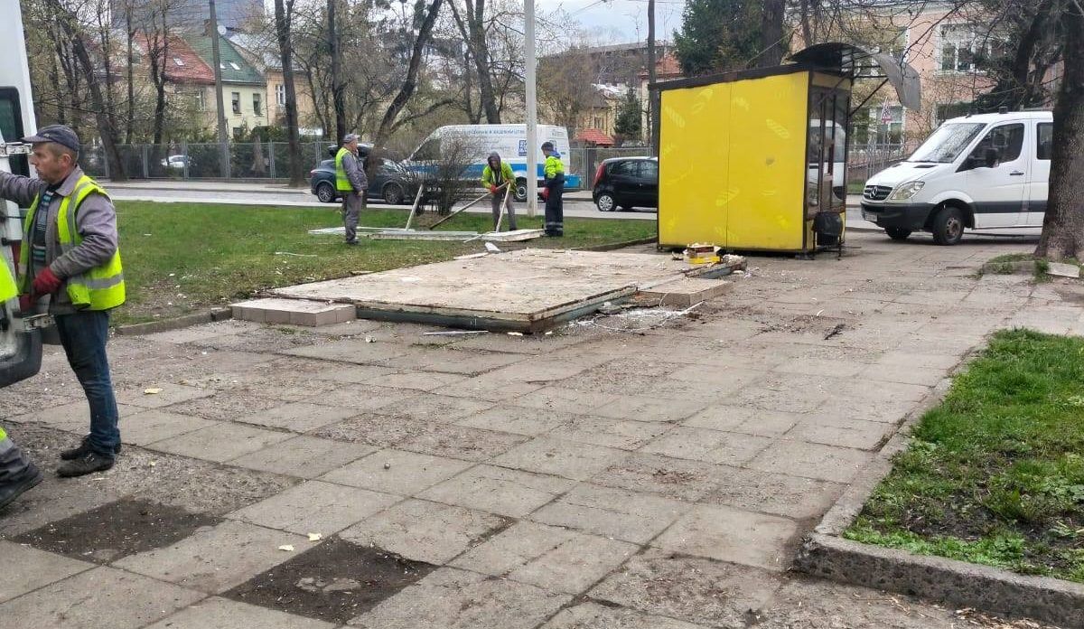 Під час демонтажу незаконного МАФу у Львові сталася сутичка з муніципалами