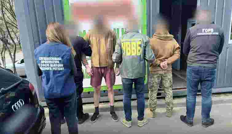 Курсанта військового вишу з Львівщини затримали під час одержання 14,5 тис. доларів від ухилянта