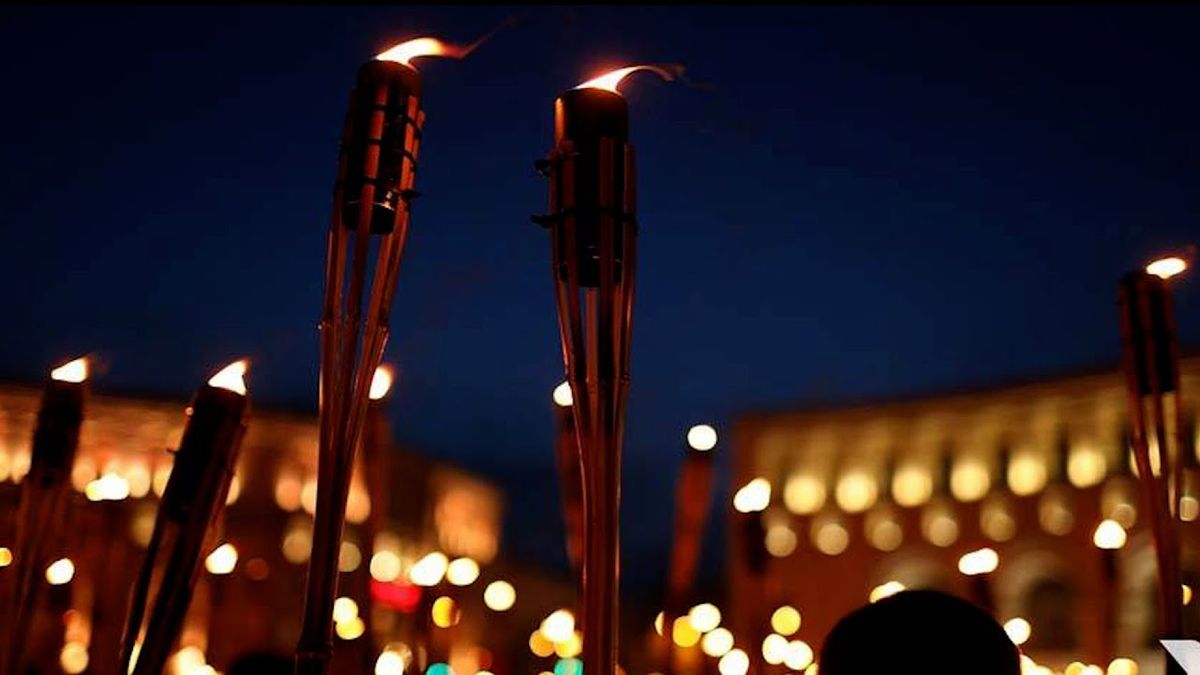 Одне з найбільших чудес християн: коли зійде благодатний вогонь і що він означає
