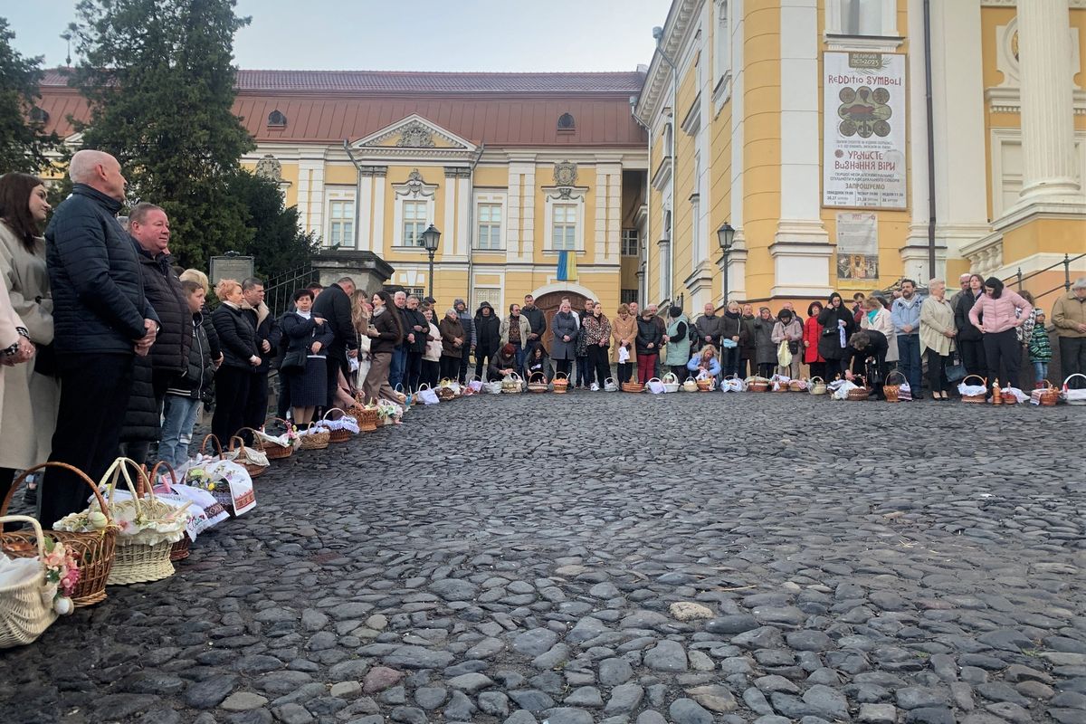 Розклад святкових богослужінь на Великдень у храмах Ужгорода та Мукачева