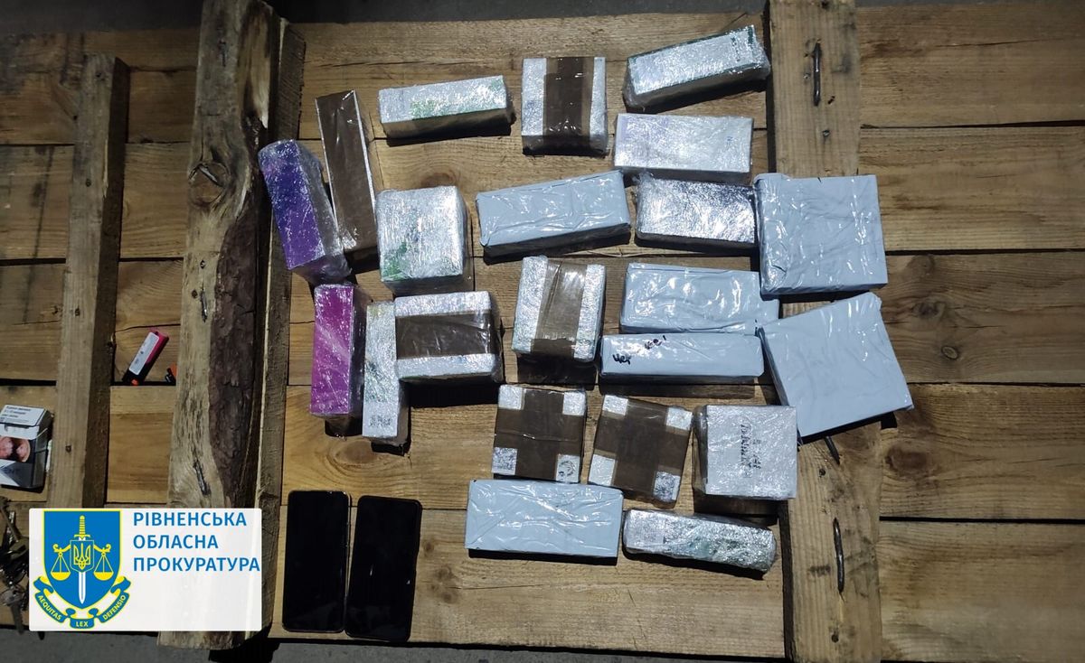 У Рівному затримали 31-річну наркокурʼєрку з товаром на 1,3 млн грн