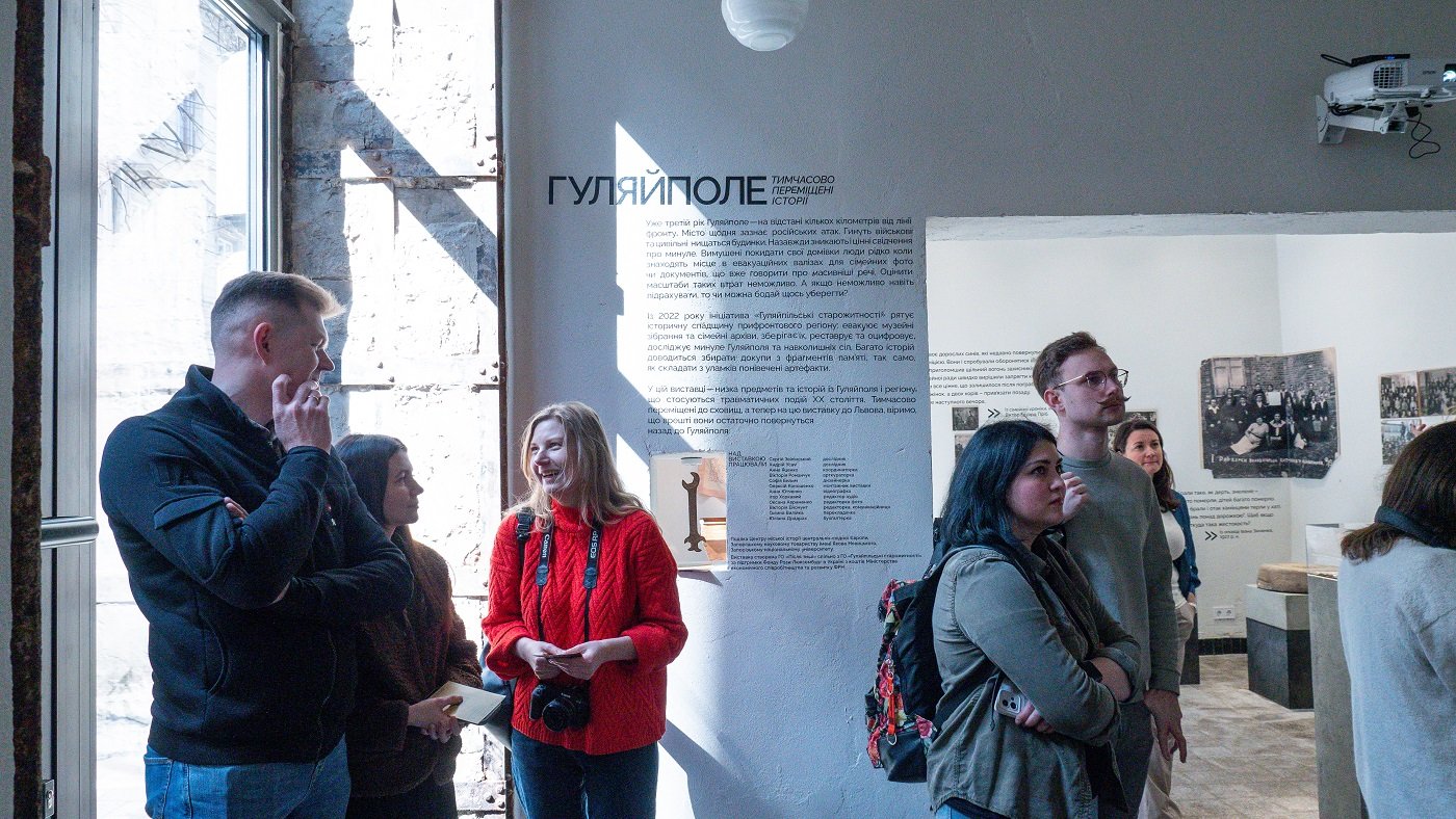 Авторська екскурсія виставкою «Гуляйполе. Тимчасово переміщені історії». Фото Анни Дорожко