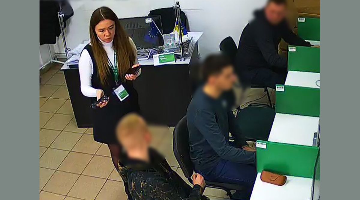 Львів’янин намагався скласти іспит у сервісному центрі МВС в окулярах з прихованою камерою
