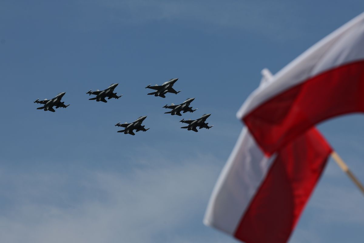 У Польщі вперше жінка стала пілотом винищувача F-16