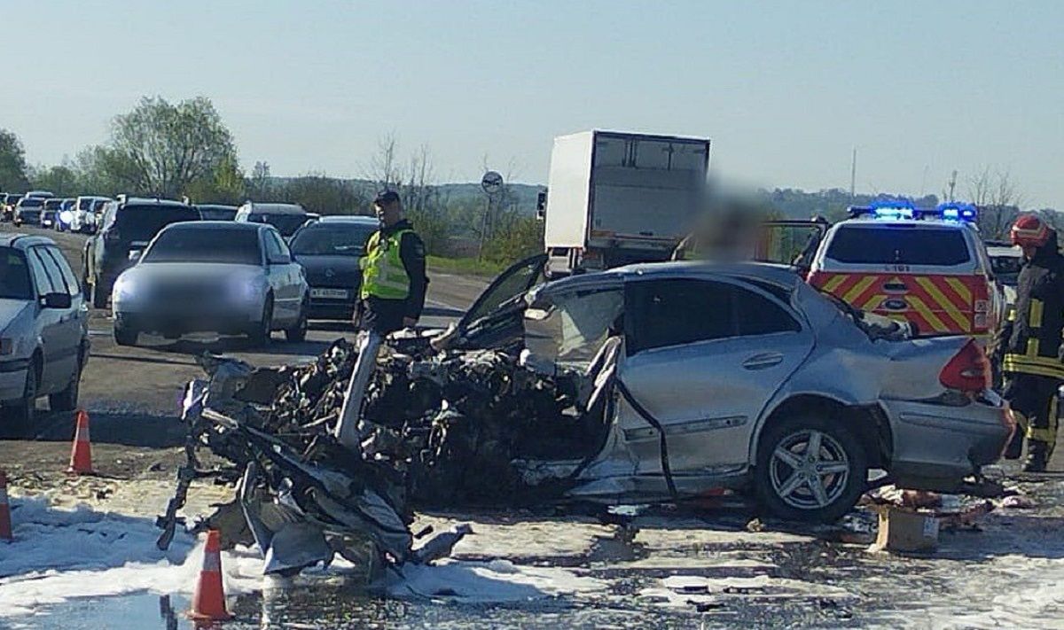 Водій легковика загинув у лобовій ДТП з вантажівкою біля Галича