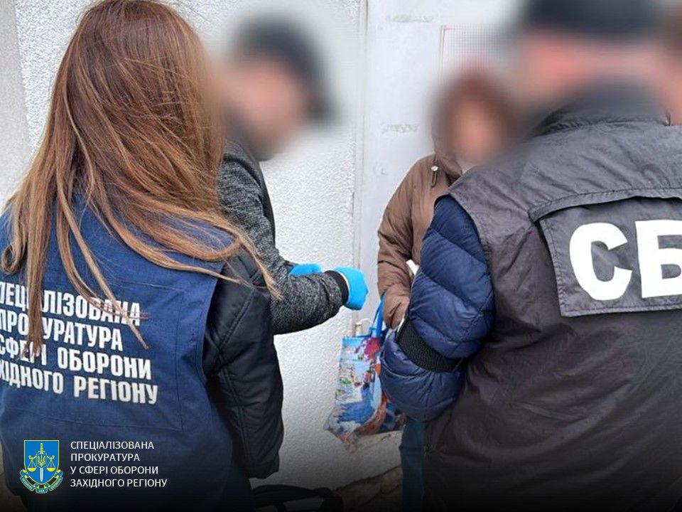Лікарку Львівської обласної лікарні та викладачку затримали за продаж діагнозів ухилянтам