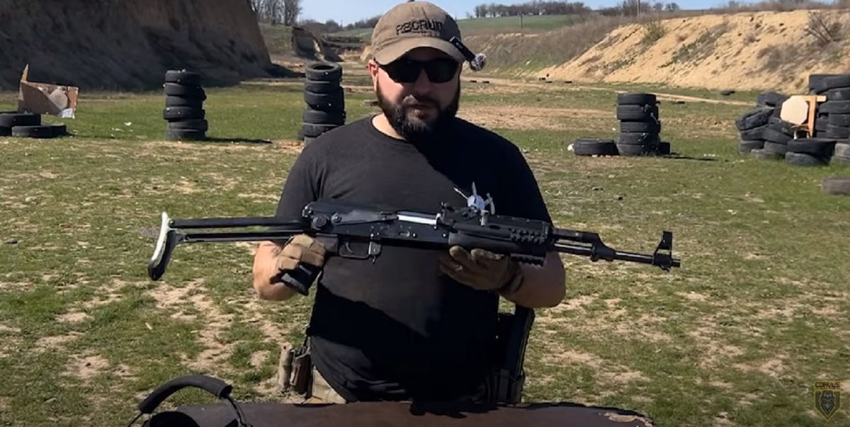 Українські військові виявили на фронті китайські автомати Type 56-1