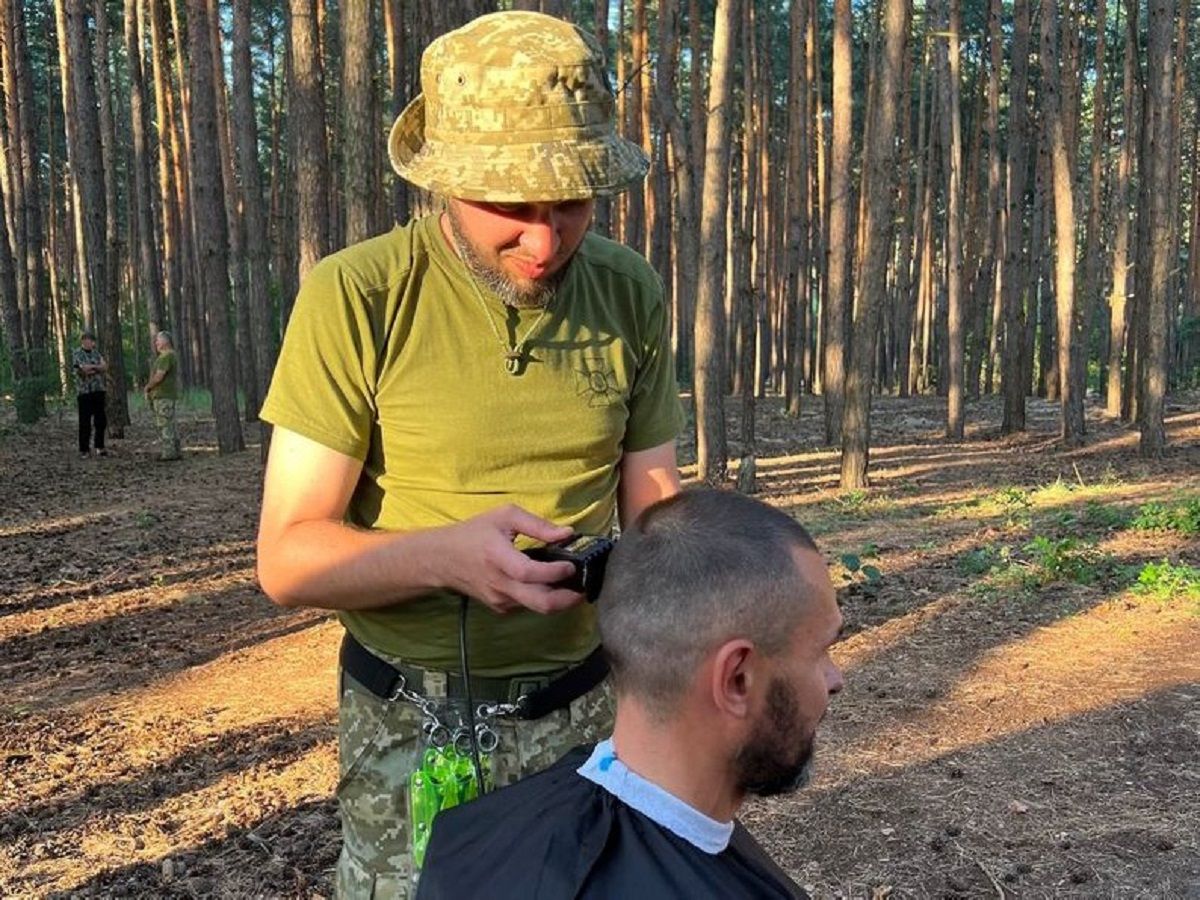 63 ОМБр розмістила вакансії перукарів, тату-майстрів та масажистів