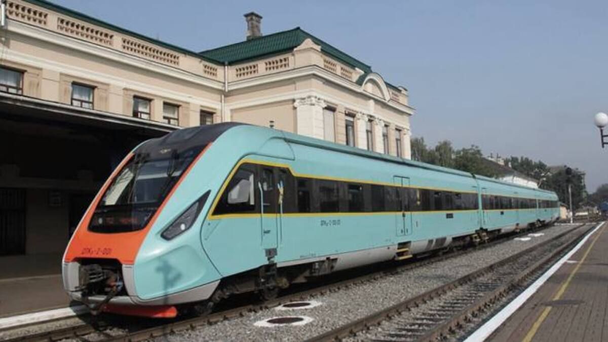 «Укрзалізниця» продовжила курсування поїзда Чернівці – Львів на травень
