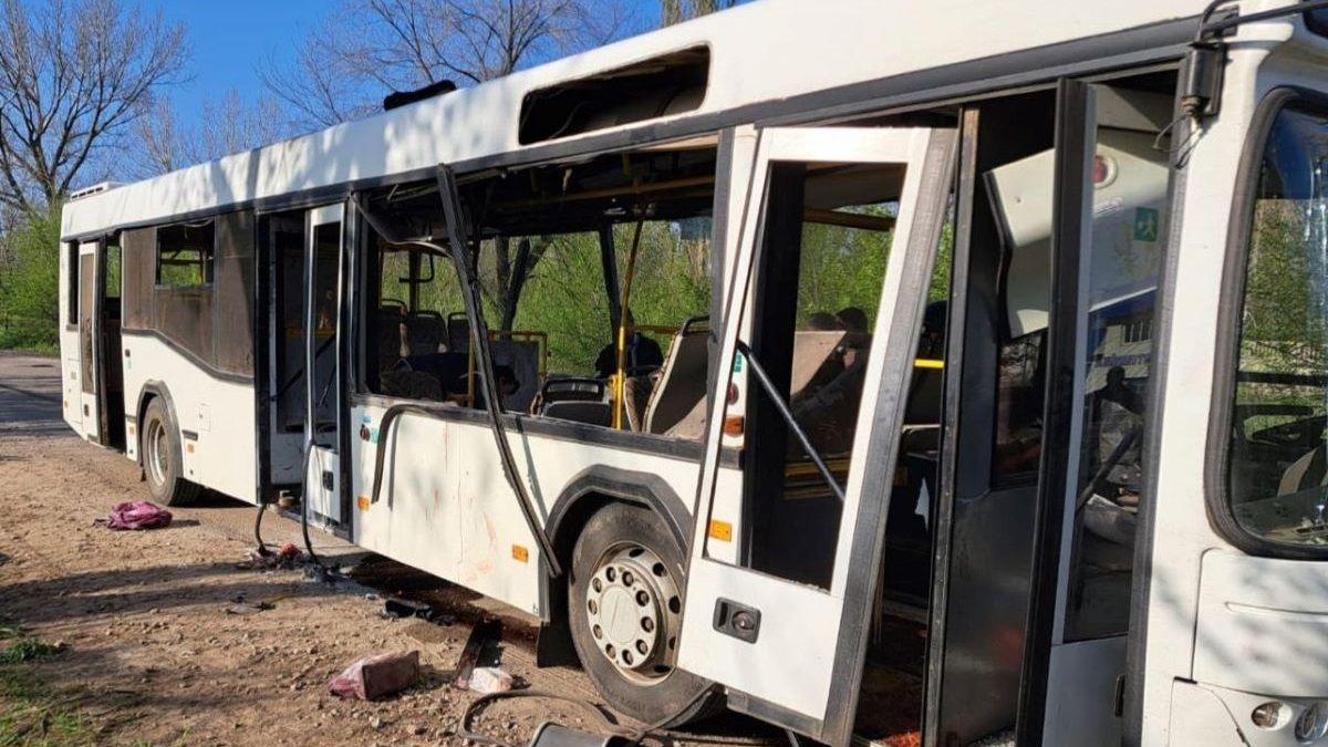 Росіяни атакували автобус із працівниками підприємства у Марганці