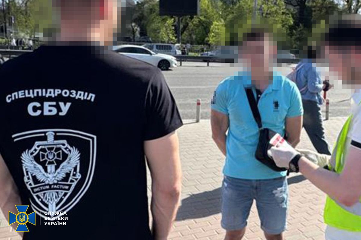 У Києві затримали посадовця КМДА під час одержання 15 тис. доларів хабаря