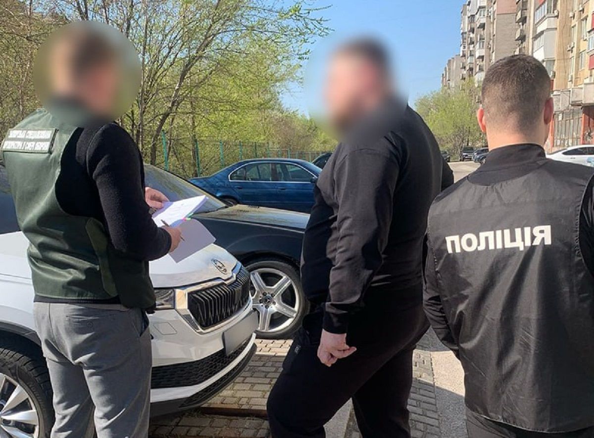 Посадовець КЕВ привласнив майже 20 млн грн на закупівлі дров для військових