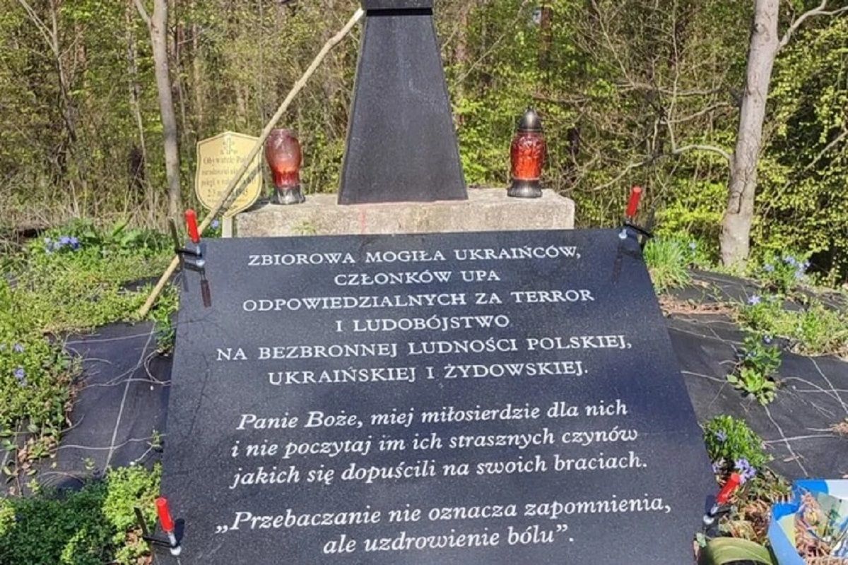 Міністри культури України й Польщі відреагували на провокативну таблицю на могилі воїнів УПА