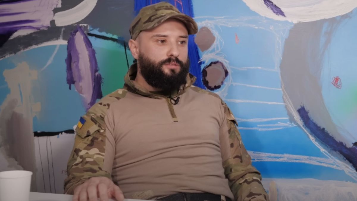 Військовий Віктор Розовий показав перші кроки через рік після важкого поранення