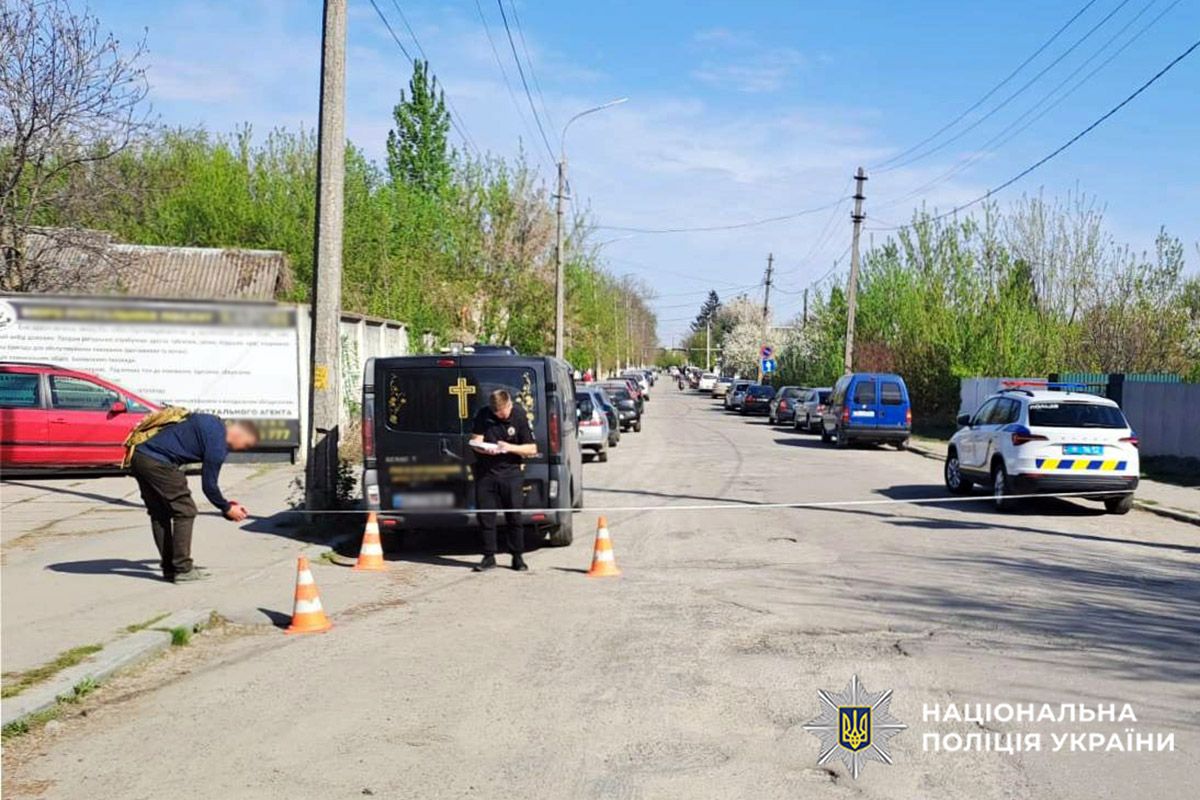 Біля лікарні у Шепетівці водійка буса збила на смерть 74-річну жінку