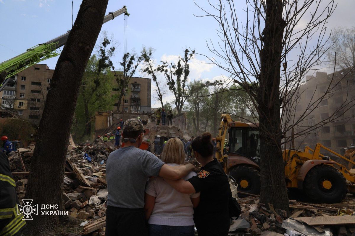 Росіяни атакували житловий будинок в Києві північнокорейською балістичною ракетою 
