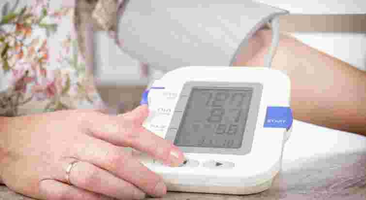 Як споживання продуктів з високим вмістом калію впливає на зниження тиску