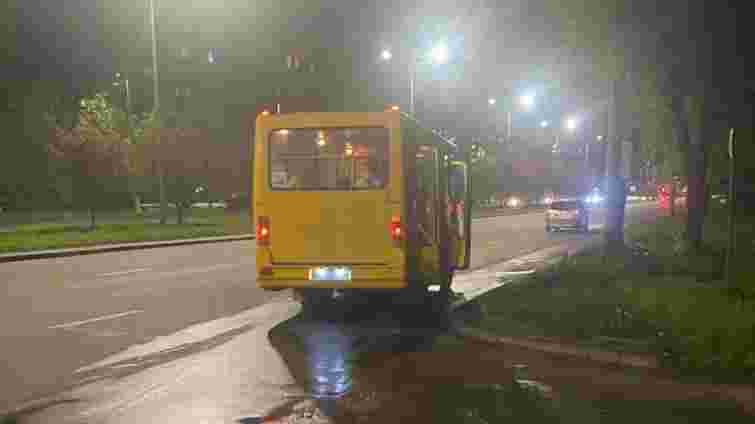 За вимагання грошей з пільговика водій львівської маршрутки задонатив місячну зарплату на ЗСУ