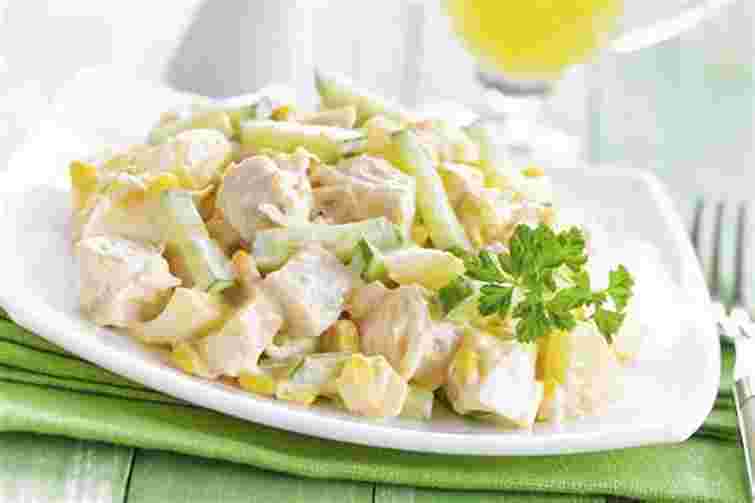 Салат з куркою та ананасами. Рецепт дня 