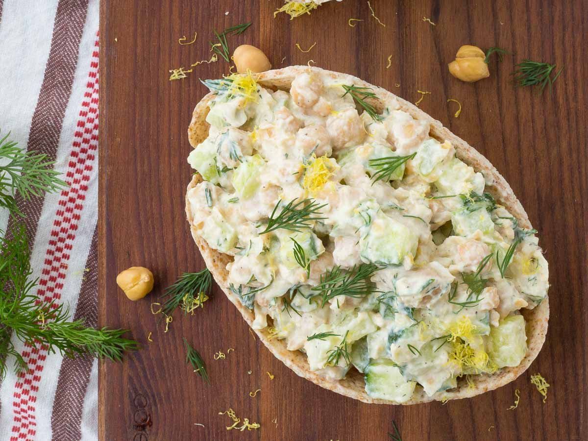 Яєчний салат з кальмаром. Рецепт дня 