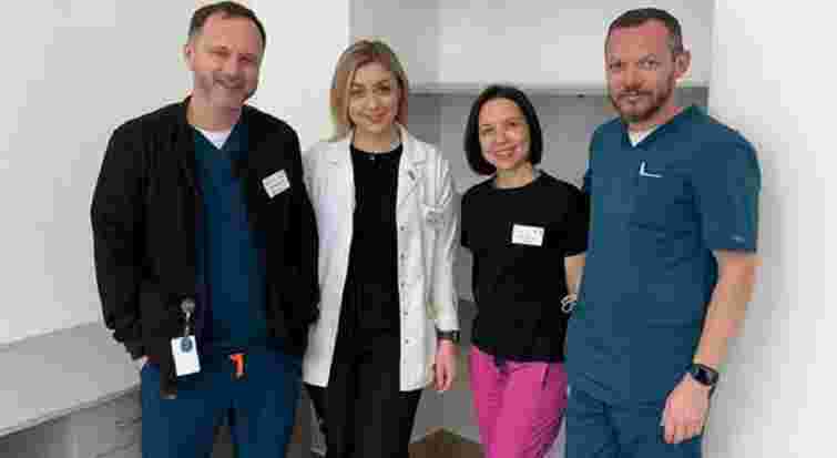 Львівські хірурги видалили 17-річній львів'янці аденому яєчника обʼємом 5 літрів