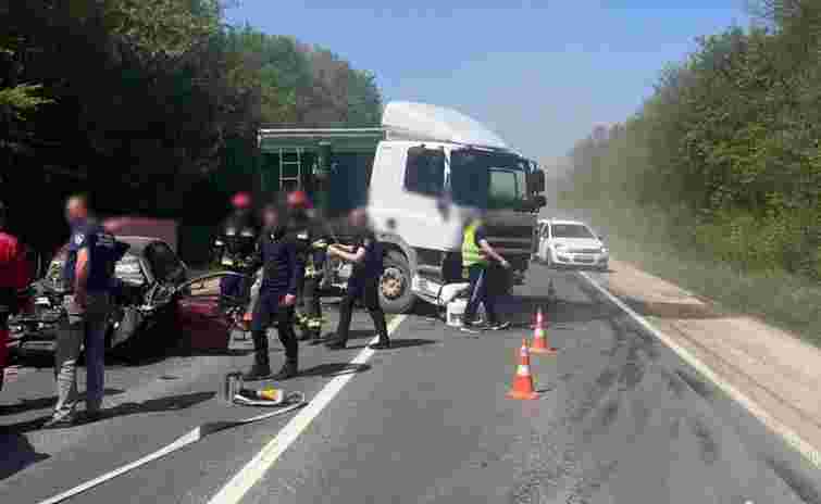 На Тернопільщині біля Копичинців в аварії з вантажівкою загинув водій Daewoo