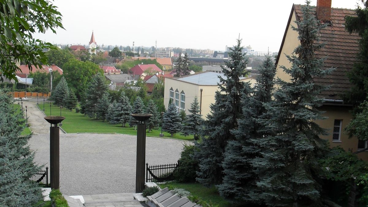 Мешканці мікрорайону в Ужгороді виступили проти будівництва гарнізонного храму