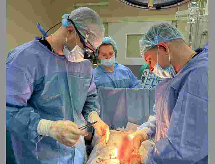 Рівненські лікарі видалили пацієнтці нирку з 10-сантиметровою кістою