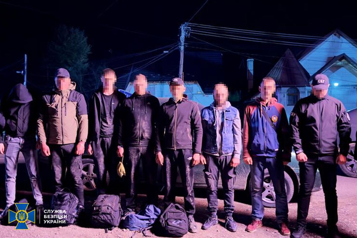 На Закарпатті затримали переправників, які вели в Румунію групу з шести ухилянтів