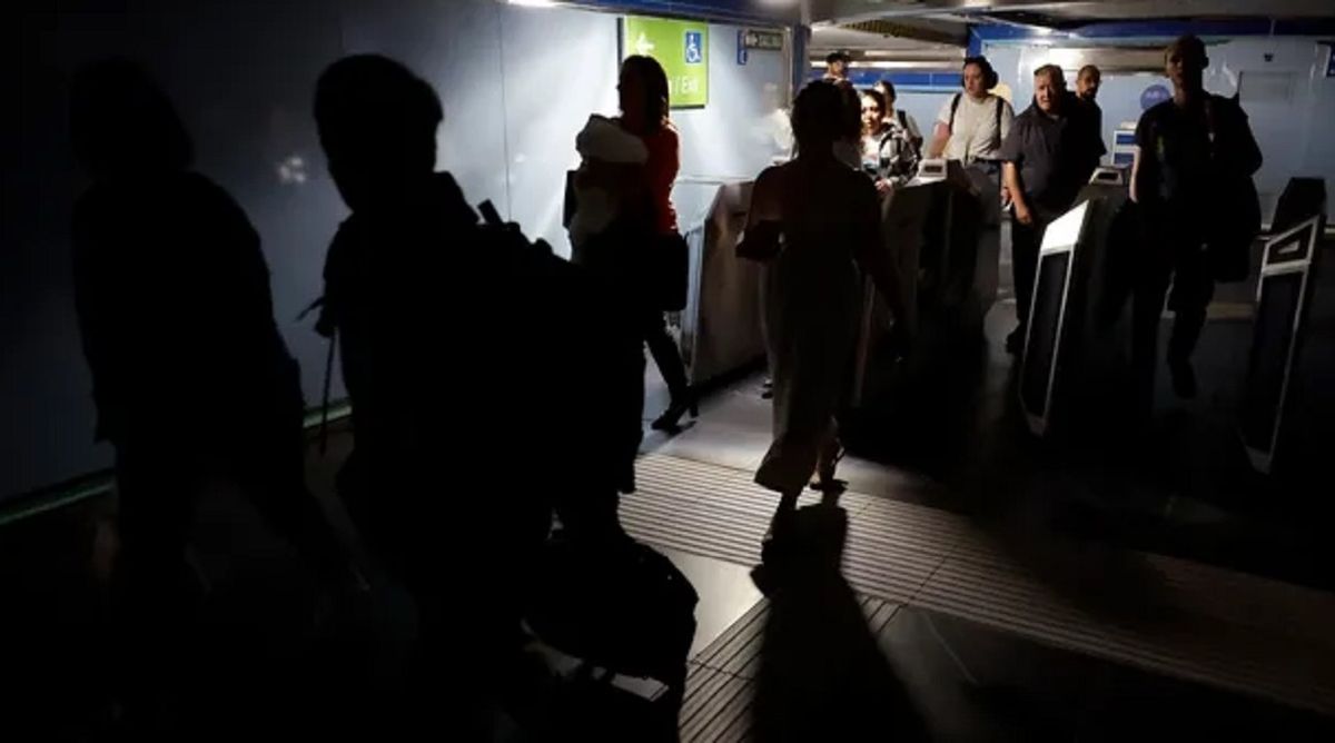 В Іспанії та Португалії стались масштабні відключення електроенергії