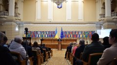 Жив у Швейцарії, заробляє наукою і обіцяє збудувати лабораторію