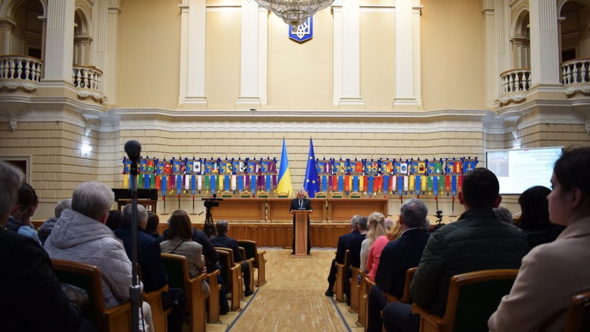 Жив у Швейцарії, заробляє наукою і обіцяє збудувати лабораторію