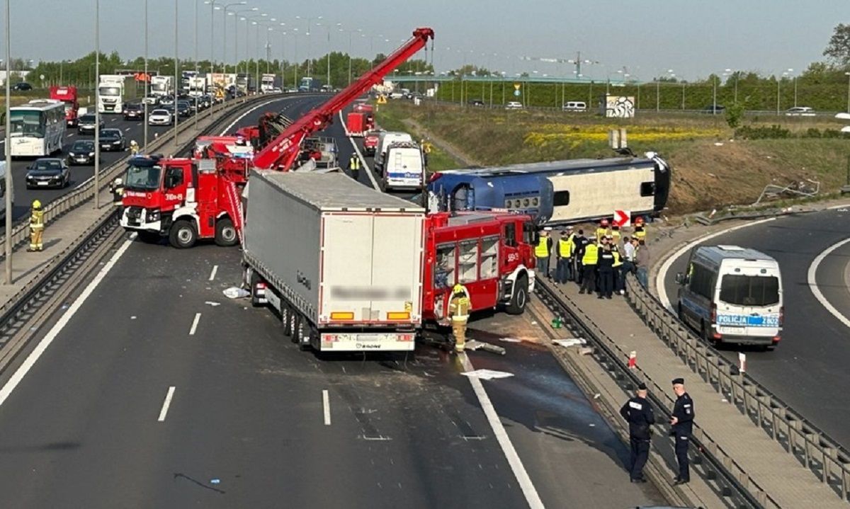 Під Варшавою автобус з українцями потрапив у ДТП, 17 постраждалих