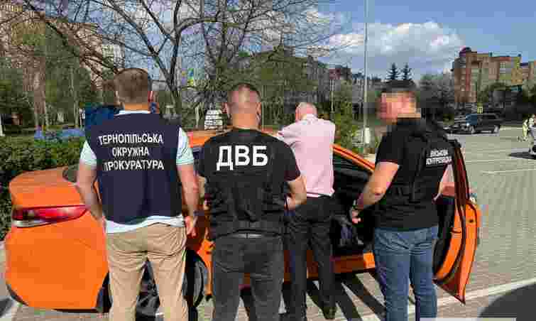 Керівника кафедри Західноукраїнського університету затримали на хабарі 1600 доларів