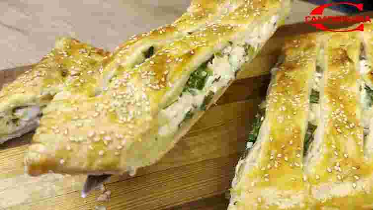 Слойки зі шпинатом та сиром. Рецепт дня