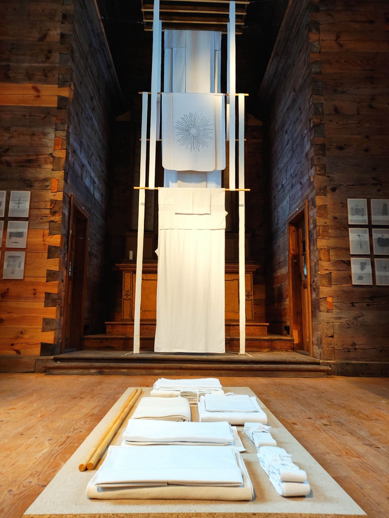 Виставка триватиме до 22 червня у костелі з села Язлівчик, що у Шевченківському гаю